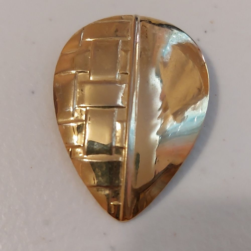 Vintage Multi Textured Leaf Shaped Gold Tone Scarf Clip